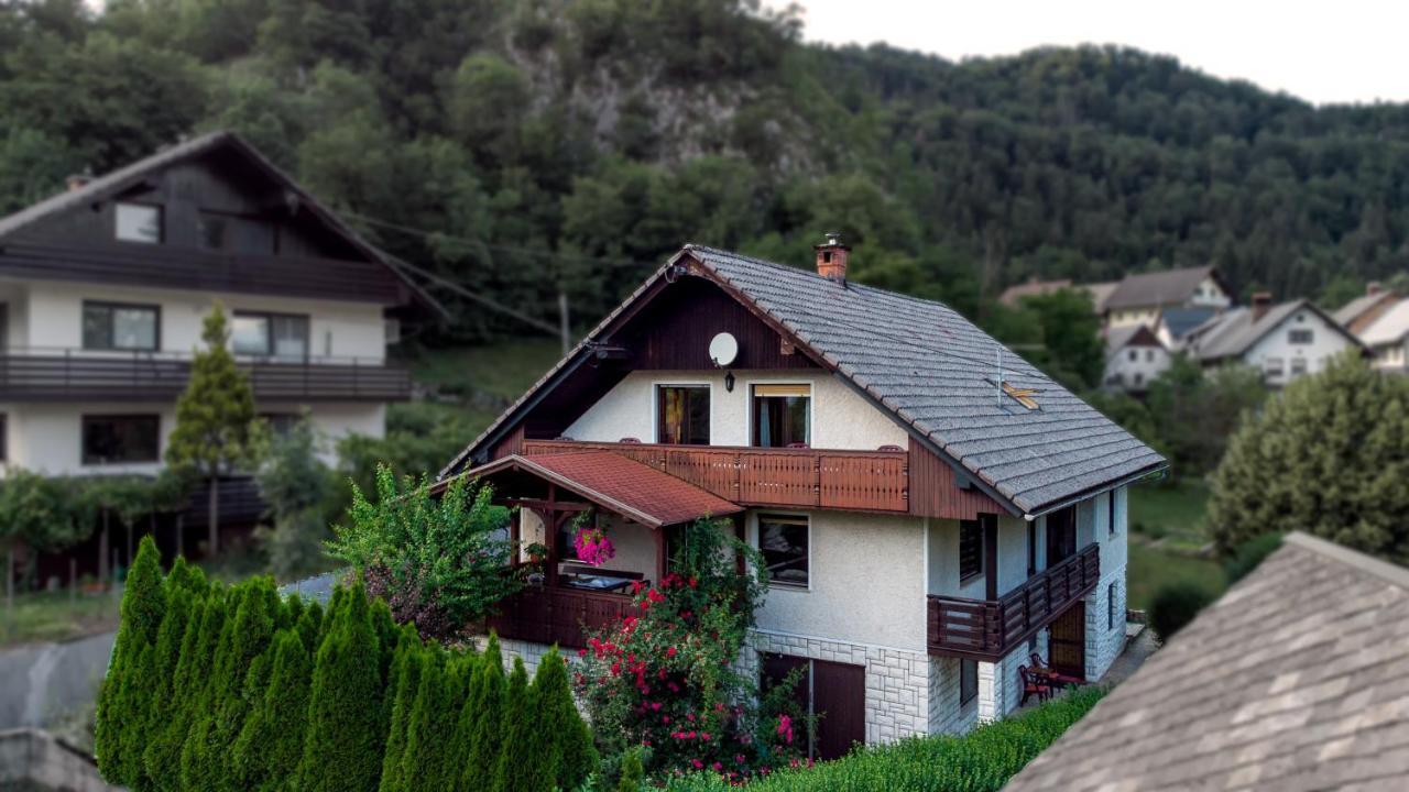 Alp House Hotel โบฮินิสกา เบลา ภายนอก รูปภาพ
